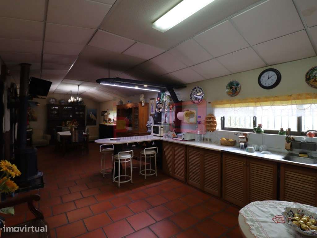 TERRENO COM CASAS - SARILHOS GRANDES-14