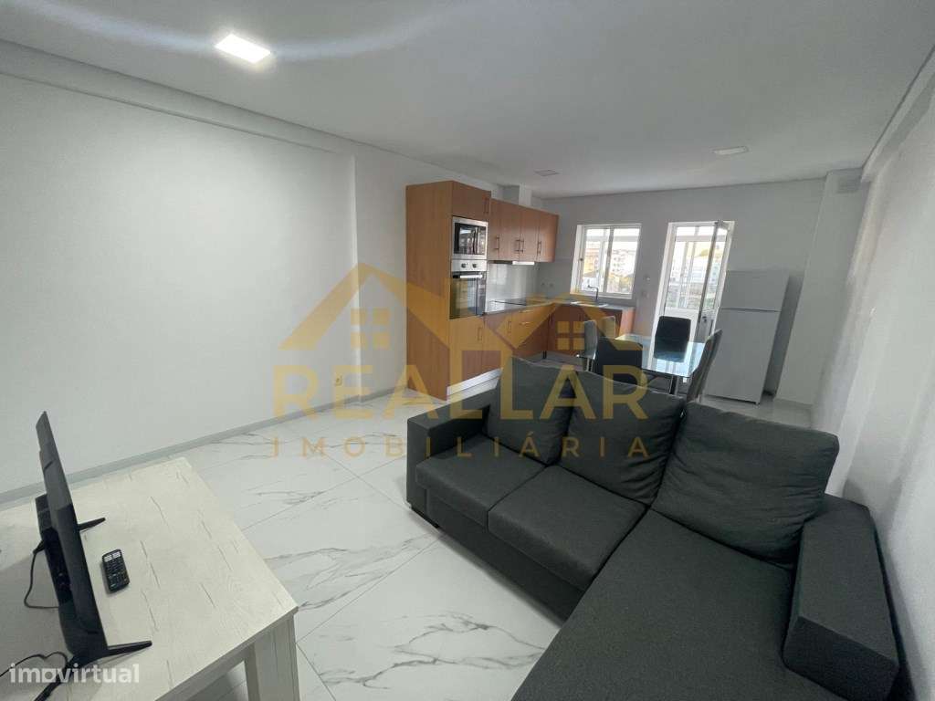 Excelente T2+1 Duplex como novo no centro de Póvoa do Varzim - Grande imagem: 5/25