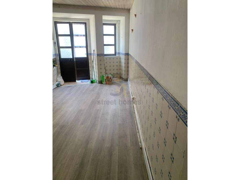 Prédio com dois pisos independentes para recuperação total-4