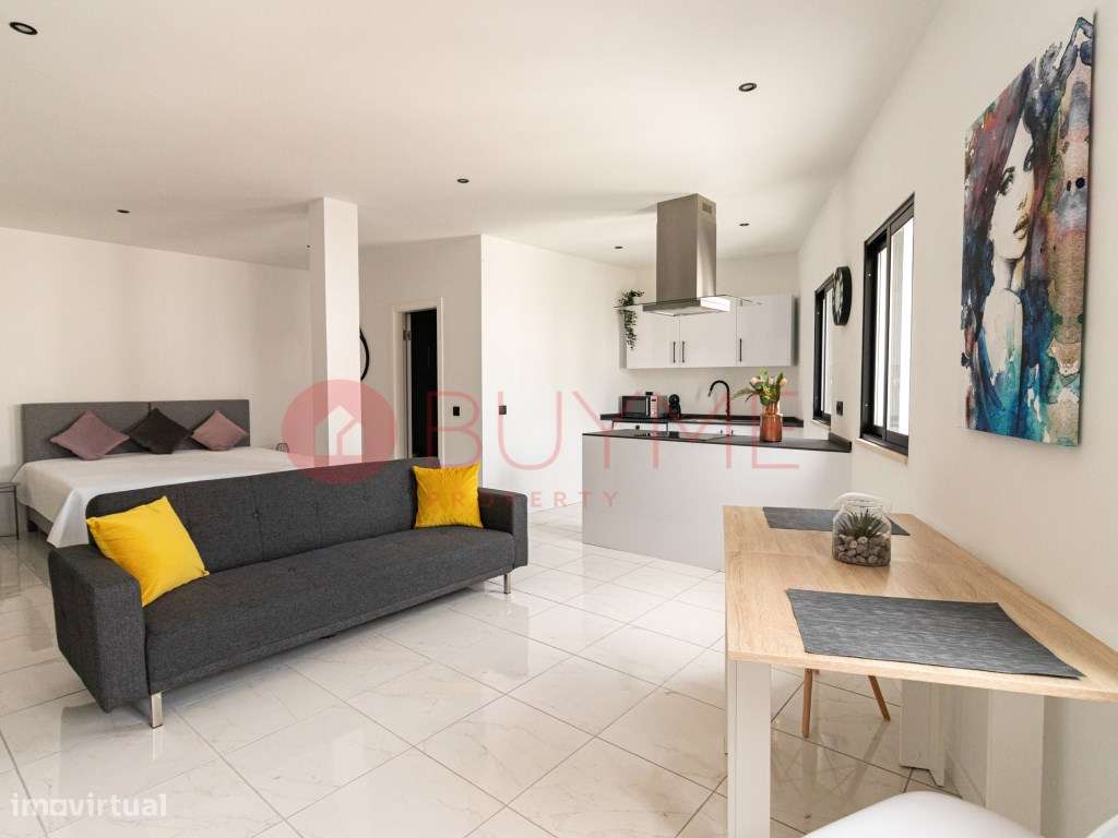 Bloco de 5 Apartamentos Remodelados no Centro de Albufeira - Grande imagem: 4/59