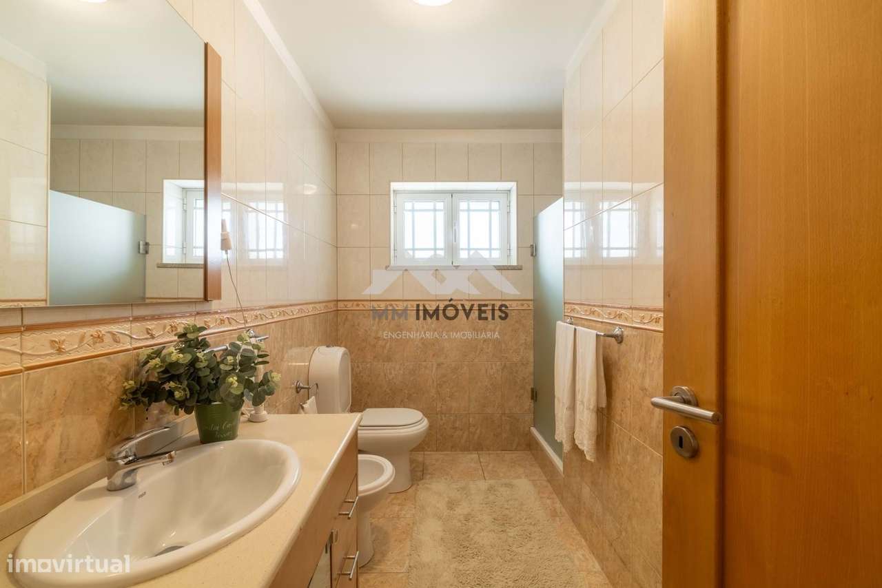 Moradia T4 | Piscina | Jardim | 4 frentes | Praia Fluvial-28