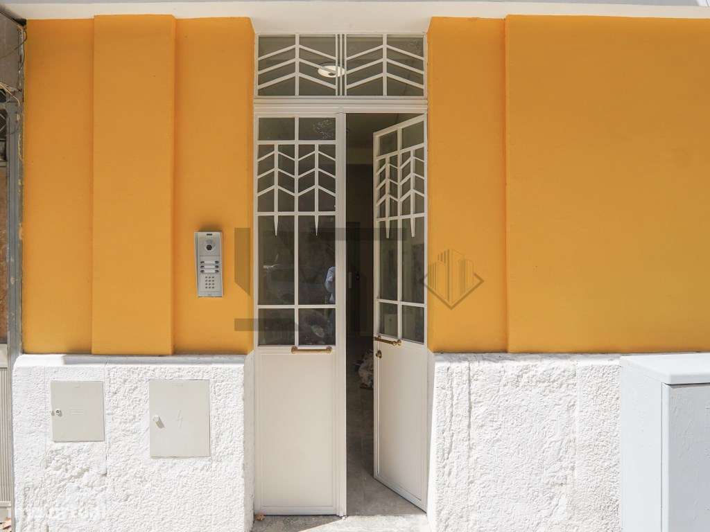 Apartamento T2 Renovado para Venda junto ao IPO, em 7 Rios, Lisboa - Grande imagem: 3/31