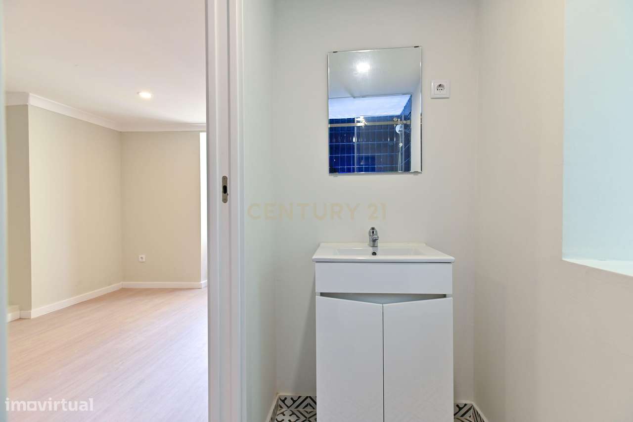 Excelente oportunidade em Arroios, T1 para venda remodelado.-14