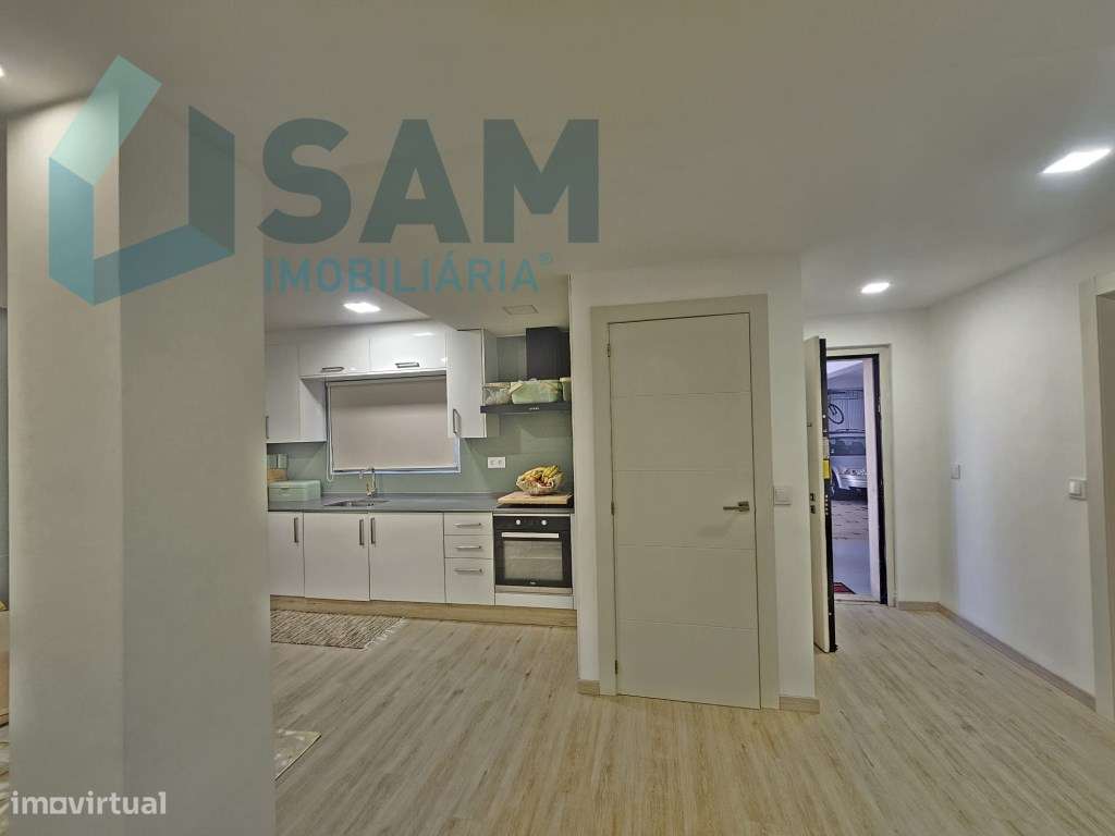 Apartamento T2 renovado com estacionamento - Grande imagem: 4/23