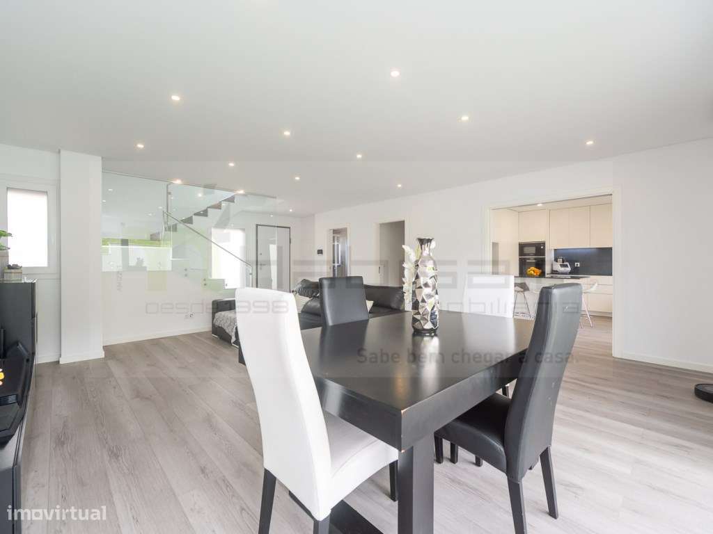 Moradia T4+1 moderna em Vale Grande, Odivelas-8