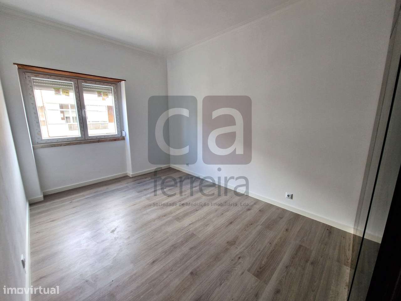 Apartamento T2 todo remodelado junto ao Shopping santarem-23