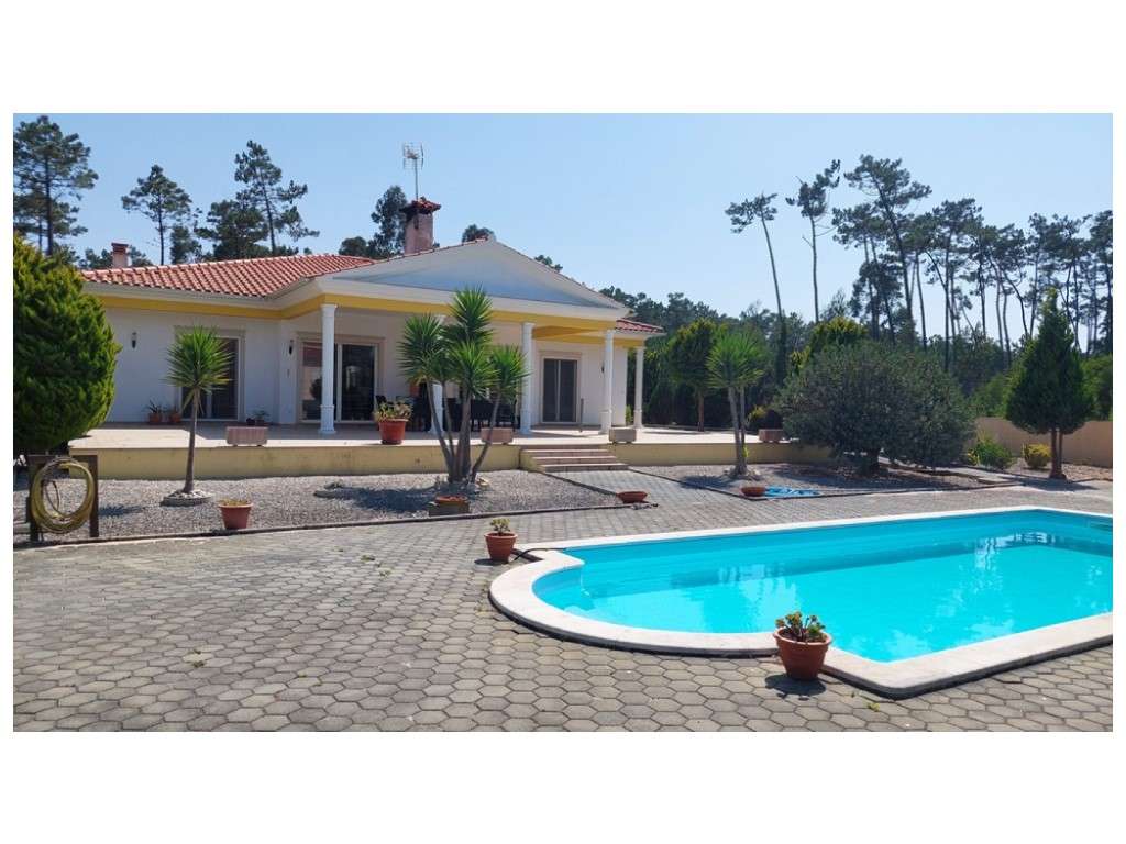 Moradia térrea, individual T4 com piscina e jacuzzi, zona Coimbrão-22