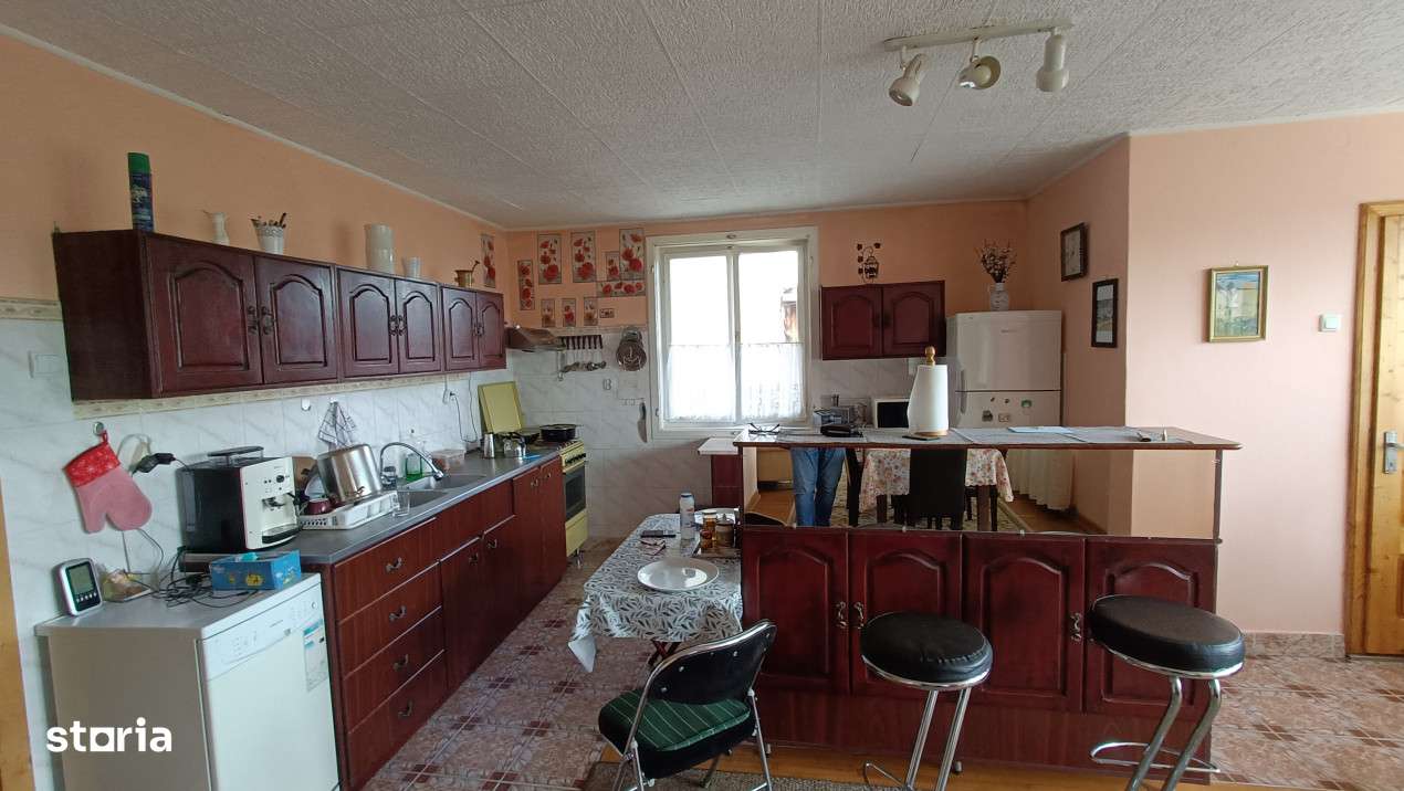 Casa de vanzare - complex imobiliar - Imagine principală: 5/17