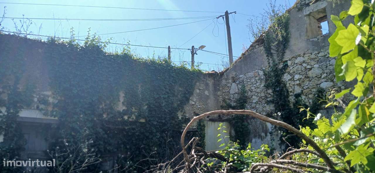 Moradia em pedra, devoluta para recuperar, com terreno. - Grande imagem: 4/15