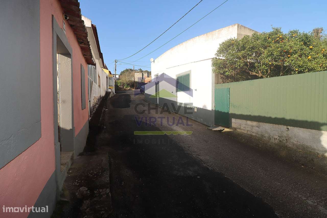 Moradia V2+1 com Terreno e Garagem - Delgada, Bombarral-34