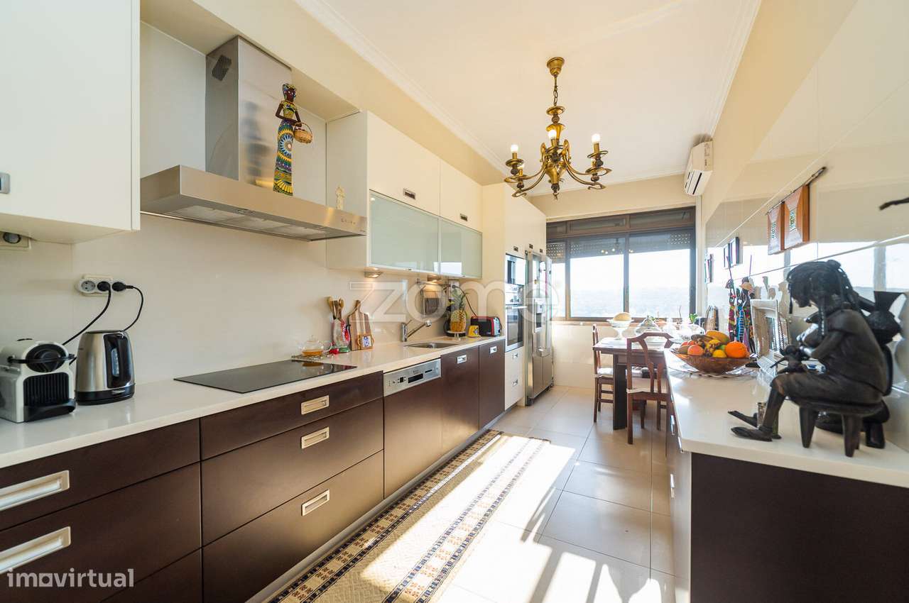 Apartamento T3 de Luxo c/ Vista Panorâmica Exclusiva - Laranjeiras-10