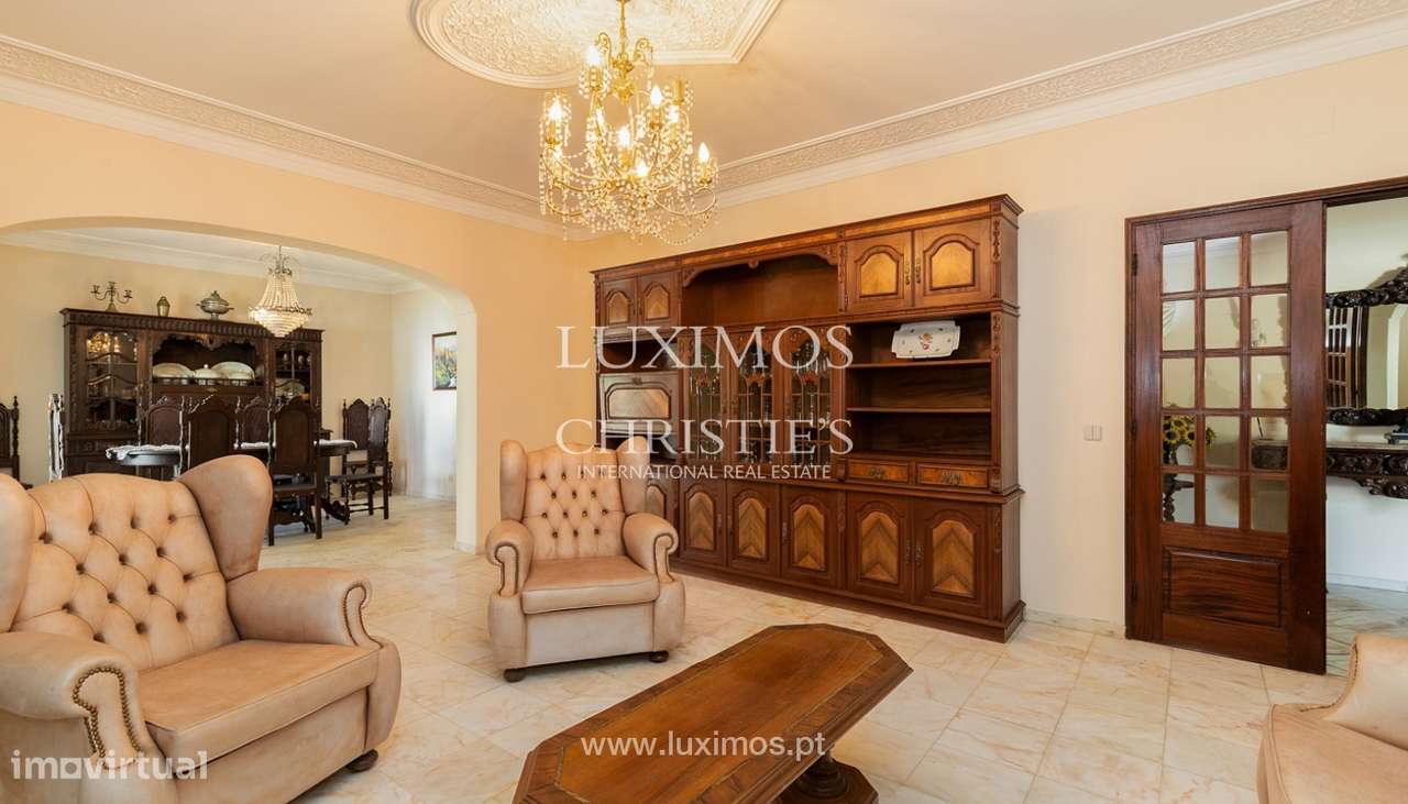 Moradia V4+1, próxima do centro de Loulé, Algarve - Grande imagem: 4/24