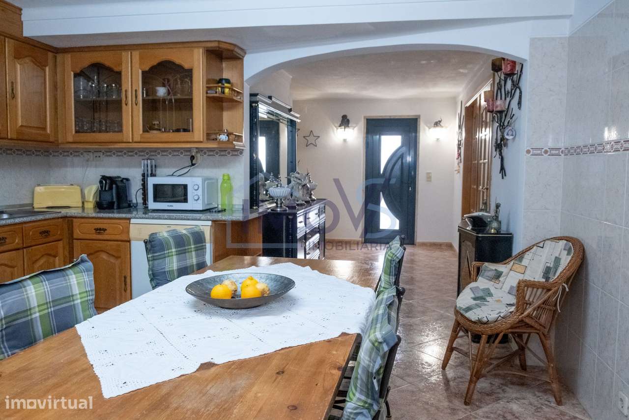 Propriedade com 2 Habitações, Anexo e Poço – Oportunidade Única em Fer-13