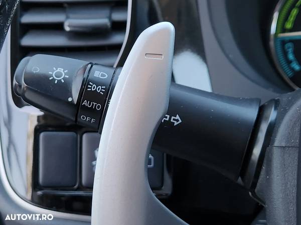 Mitsubishi Outlander 2.0 4WD Plug-In Hybrid Plus - 16