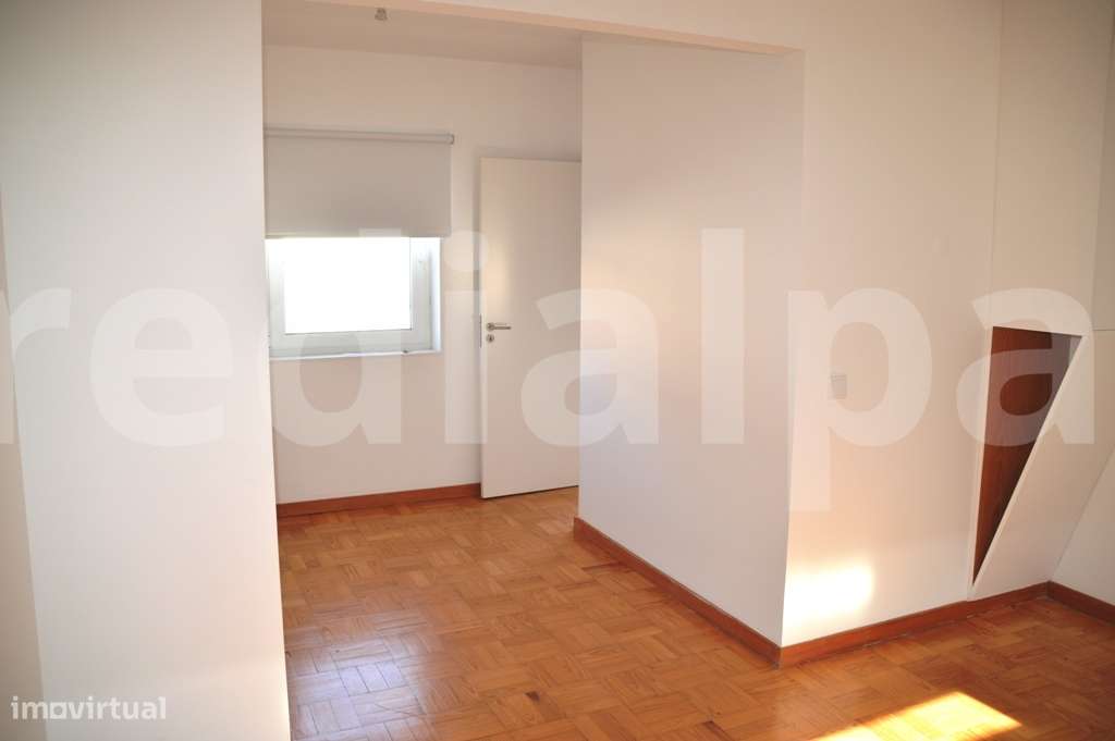 Moradia T3+1 para venda no Bairro António Aroso-23