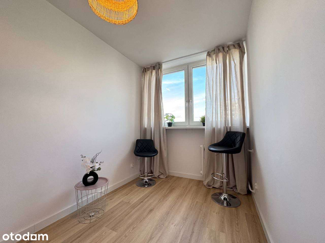 2-pokojowe mieszkanie - po remoncie - obok Sky Tower - PL,UA,RU,ENG-11