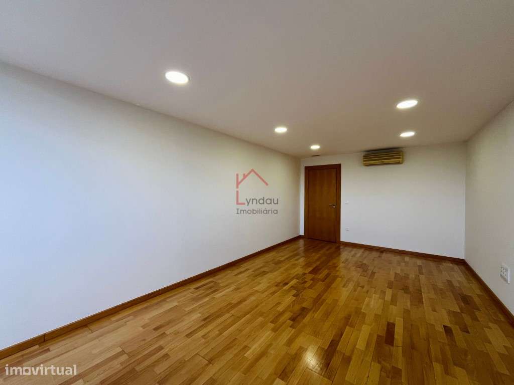 Escritório Centro de Braga - Grande imagem: 5/37