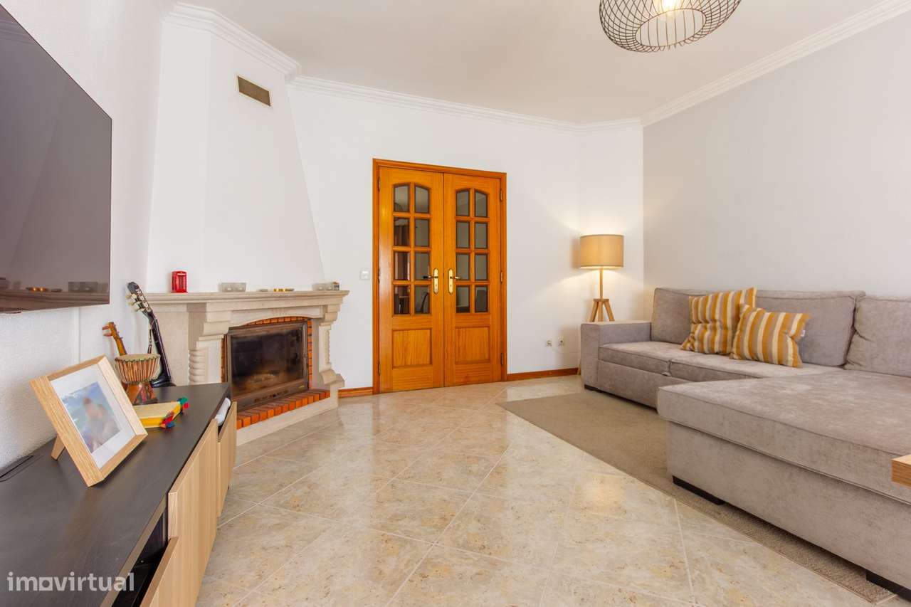 Quinta do Conde - Apartamento de 3 assoalhadas-varanda e arrecadação.-6