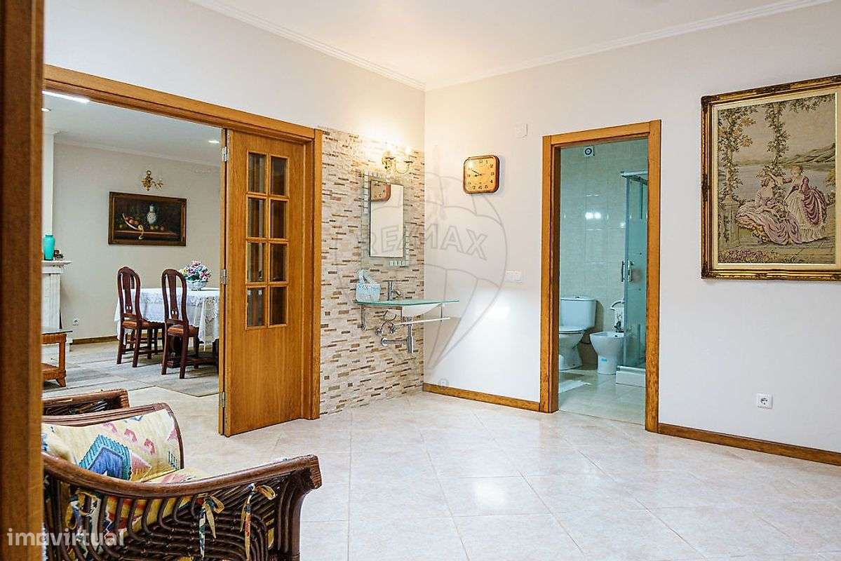 Moradia T4 para venda-5