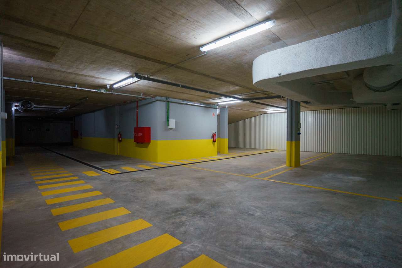 T-2 AMADORA Edificio Jardim do Parque, varandas e estacionamentos-21