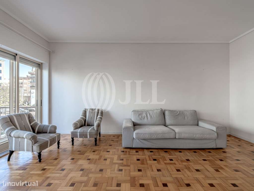 Apartamento T4 na Av. Antunes Guimarães, no Porto - Grande imagem: 4/31