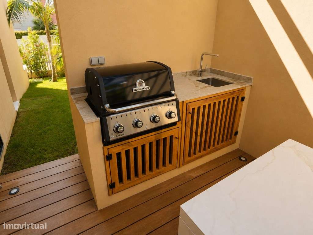 Moradia T5 em Banda com Condominio com Piscina para Venda em Carcav...-15