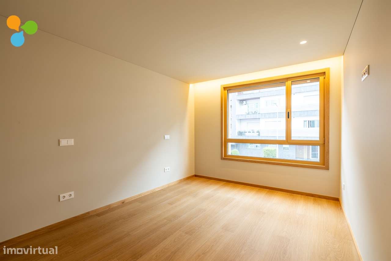 Apartamento T2 novo c/ terraço e 2 lugares de garagem-22