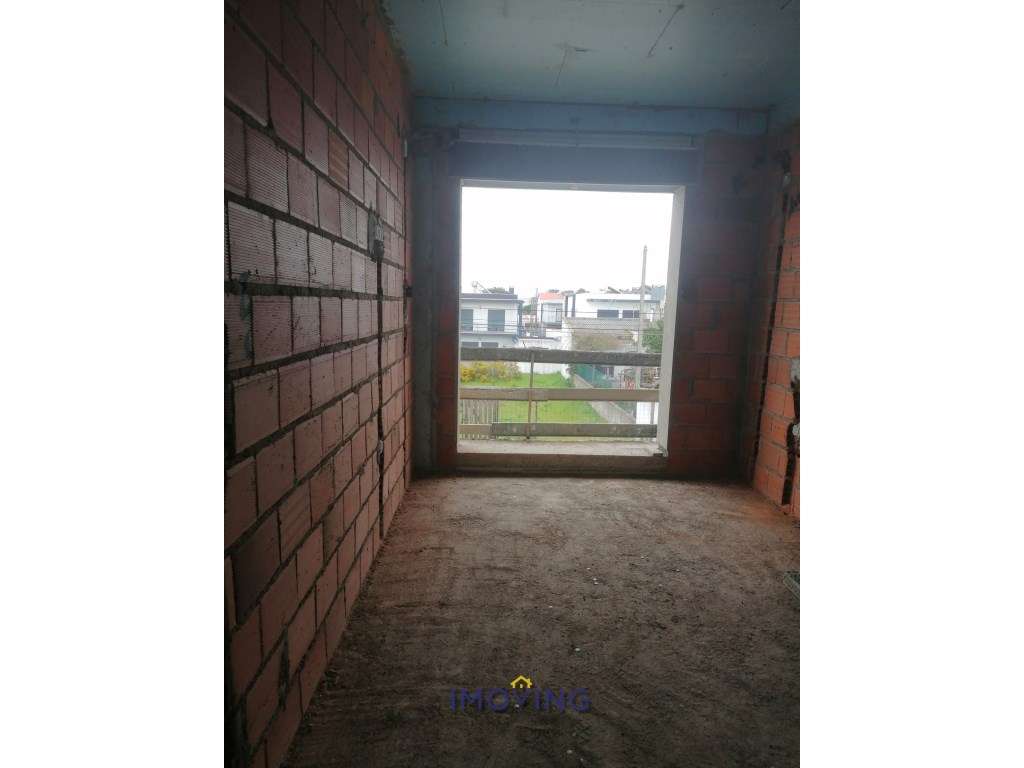 Moradia geminada com piscina em Fernão Ferro-13