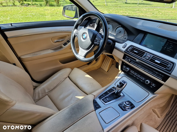 BMW Seria 5 530d xDrive - 15