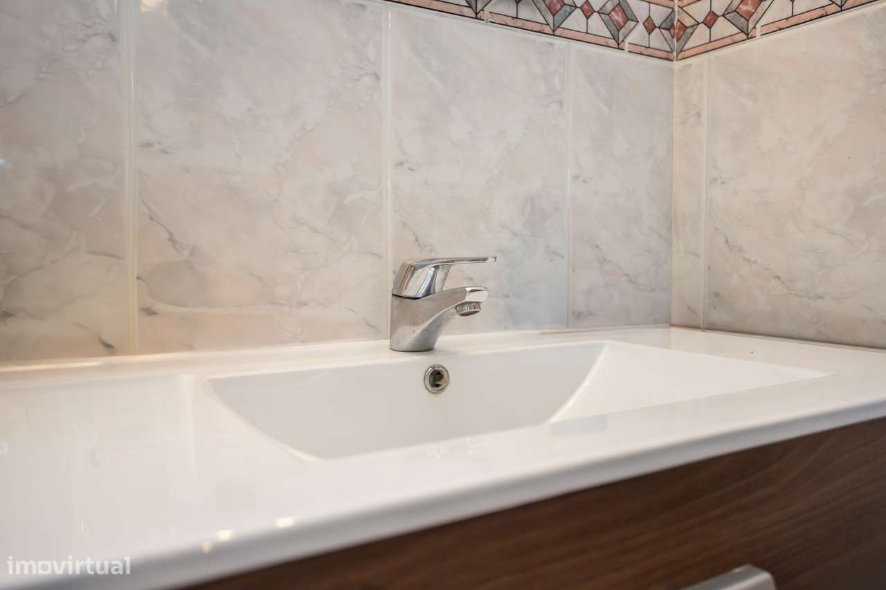 Moradia Geminada com Jardim, Cave e Garagem.-40