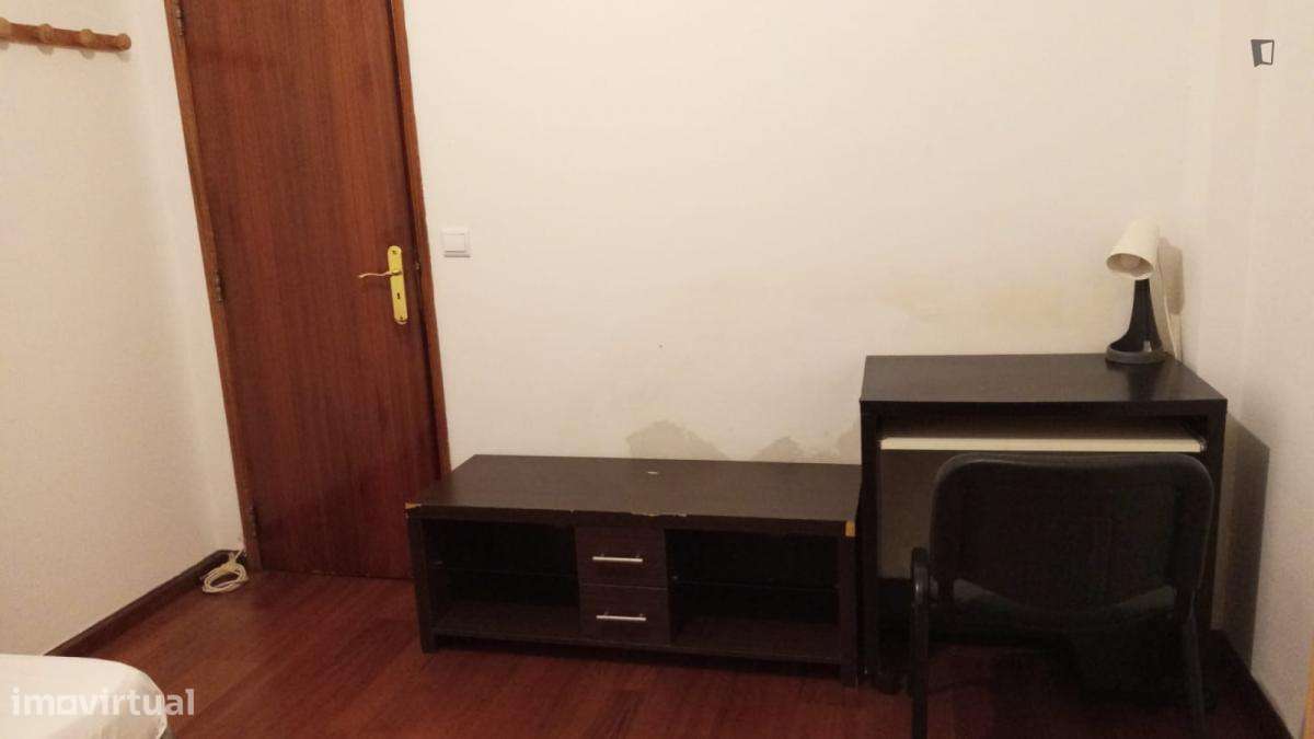 Quarto - localizado em Nogueiras Coimbra - Grande imagem: 3/19