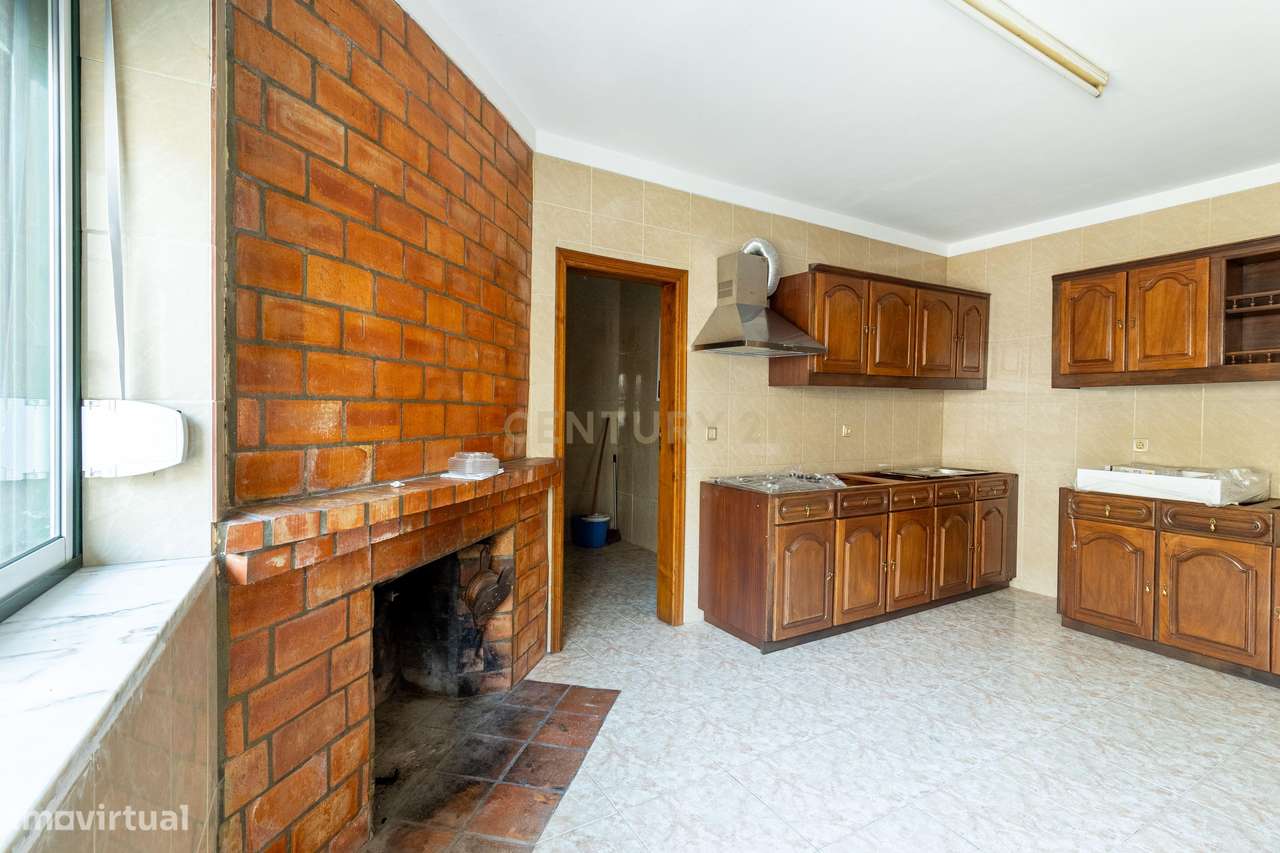 Casa Renovada em Vinhais com 4 Quartos e 5 Casas de Banho - Grande imagem: 2/23
