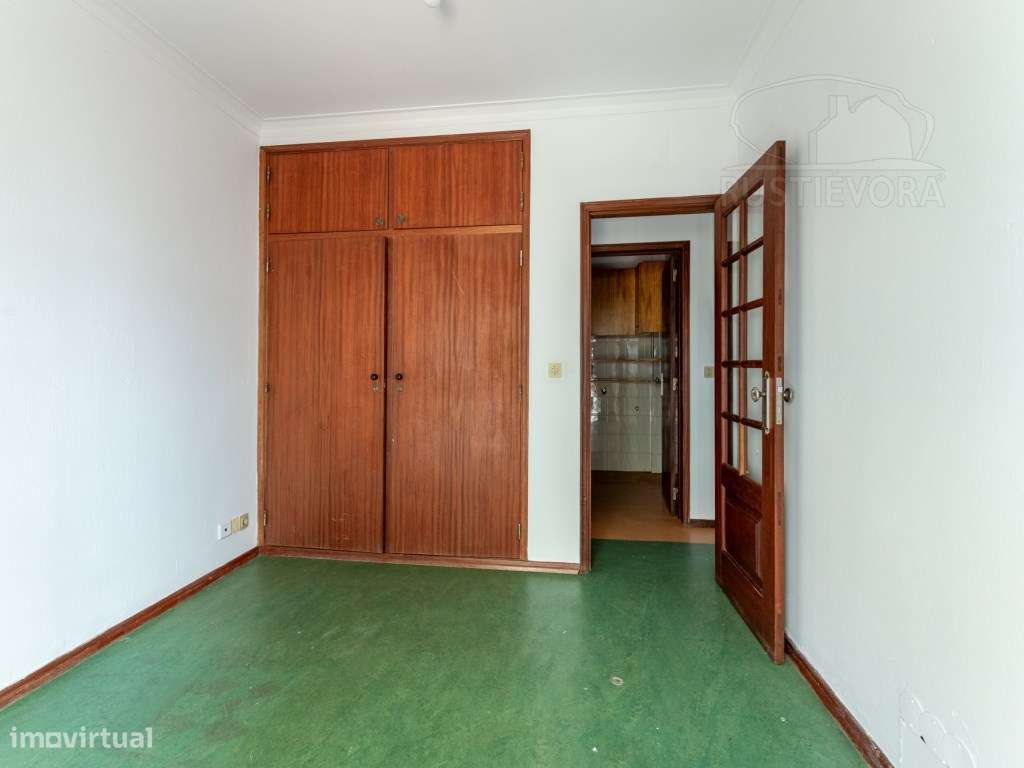 Moradia Unifamiliar T4 com quintal e terraço | Évora-11