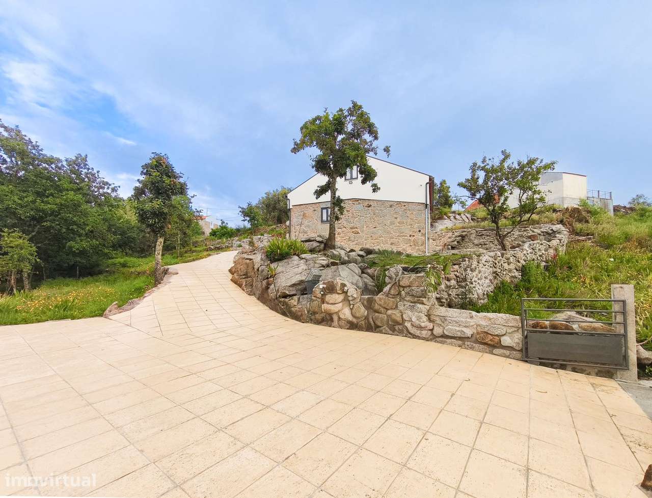 Moradia isolada T2 com jardim em Vila de Punhe-15