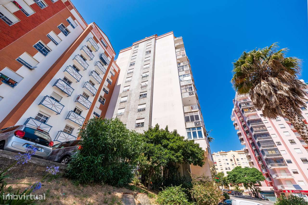 Apartamento T2 Remodelado | Tapada das Mercês-42