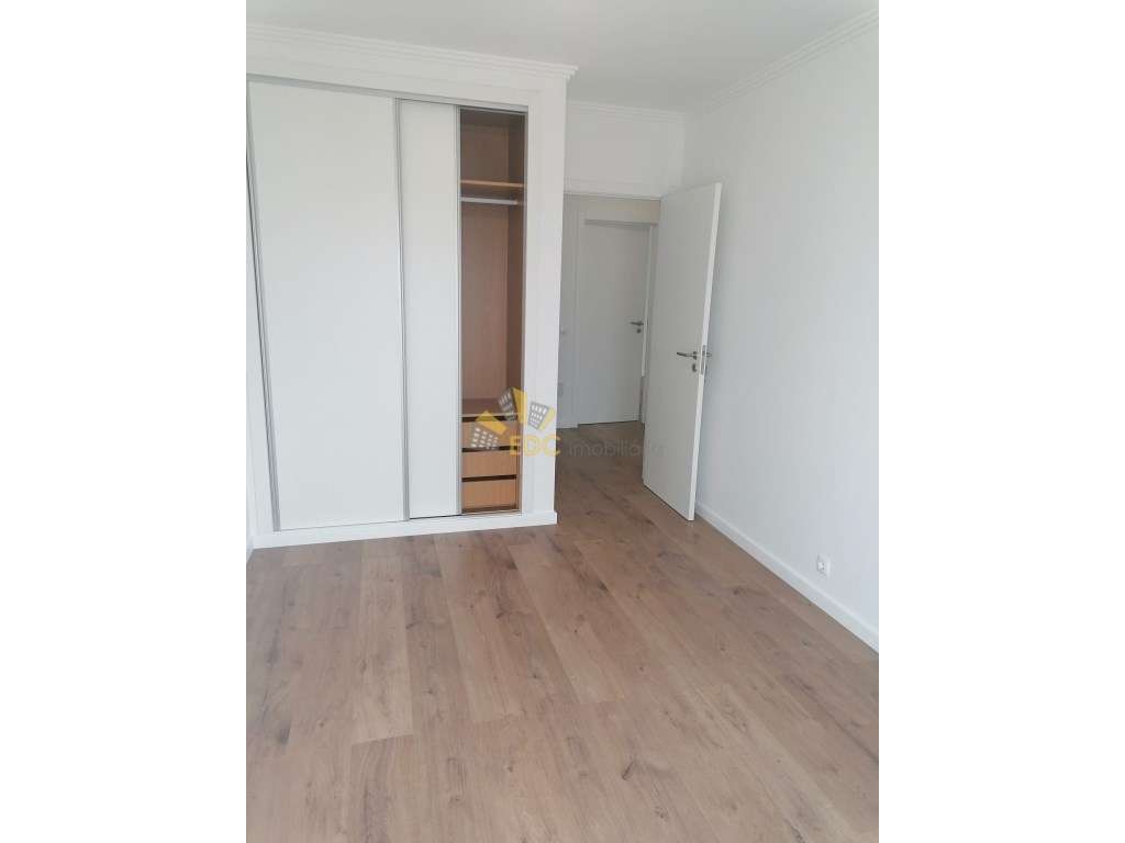 Moradia V3+1 Totalmente Remodelada no Centro da Ericeira e com vist...-27