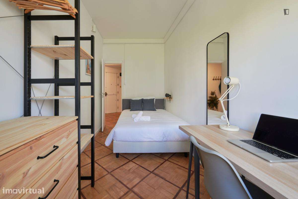 Quarto - localizado em São Sebastião Lisbon - Grande imagem: 4/26