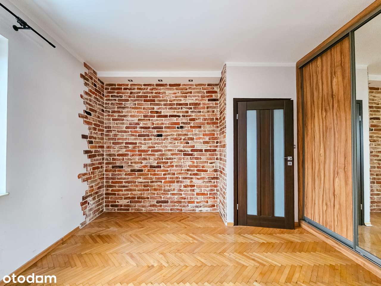 Dom wolnostojący do generalnego remontu Jaworzno, ul. Reja 18 - FILM-3