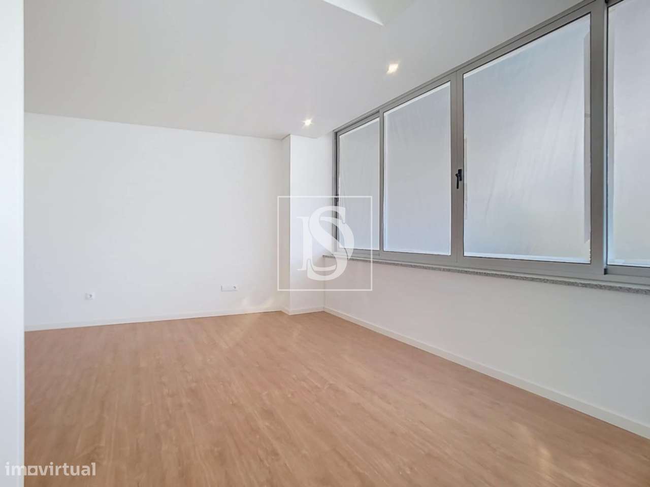 Apartamento T2 com duas suites, lugar de garagem e arrumos em Ermesind - Grande imagem: 3/40