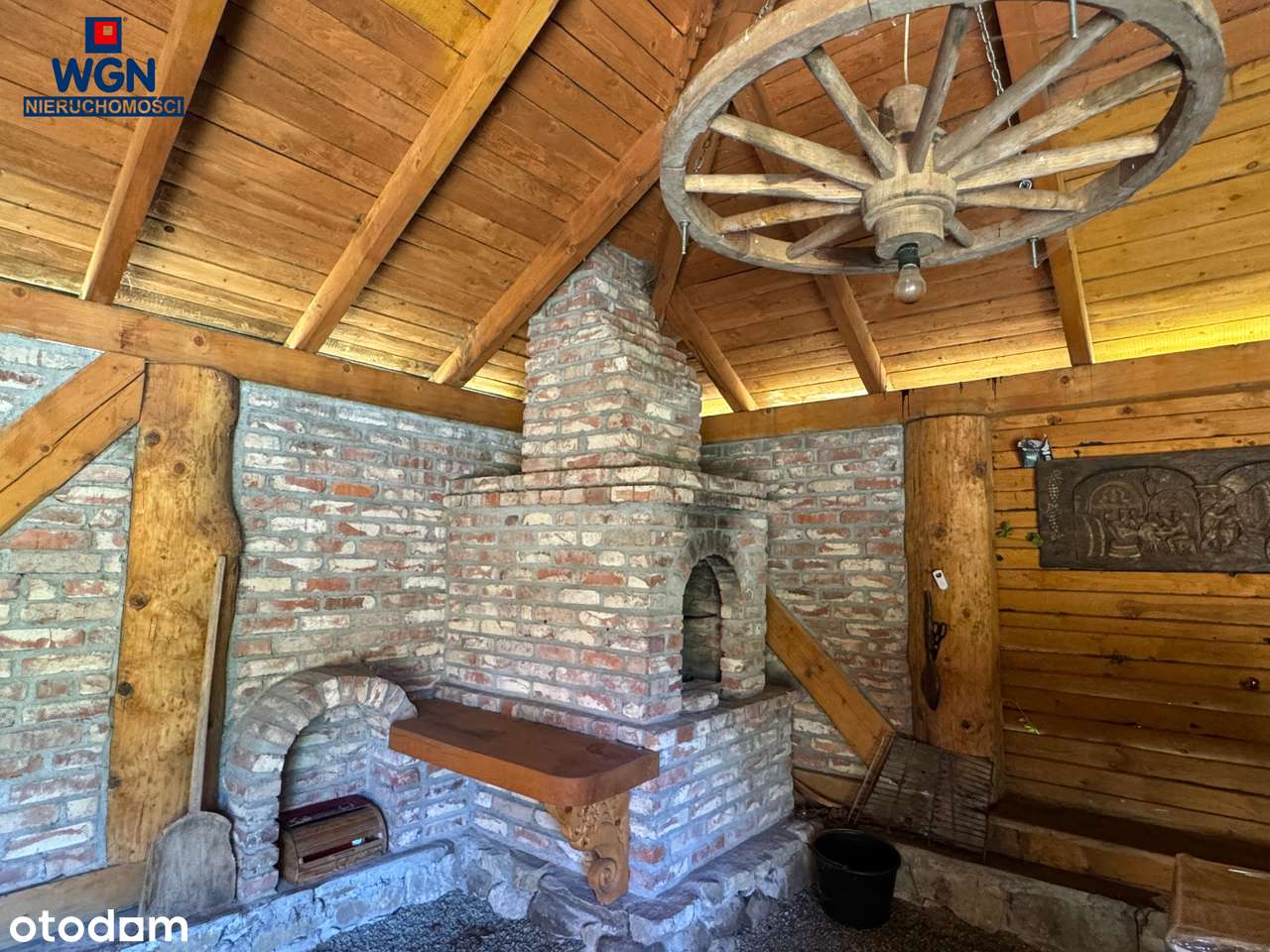 Klimatyczny dom drewniany z zadbanym ogrodem w Polanicy-Zdrój.-16