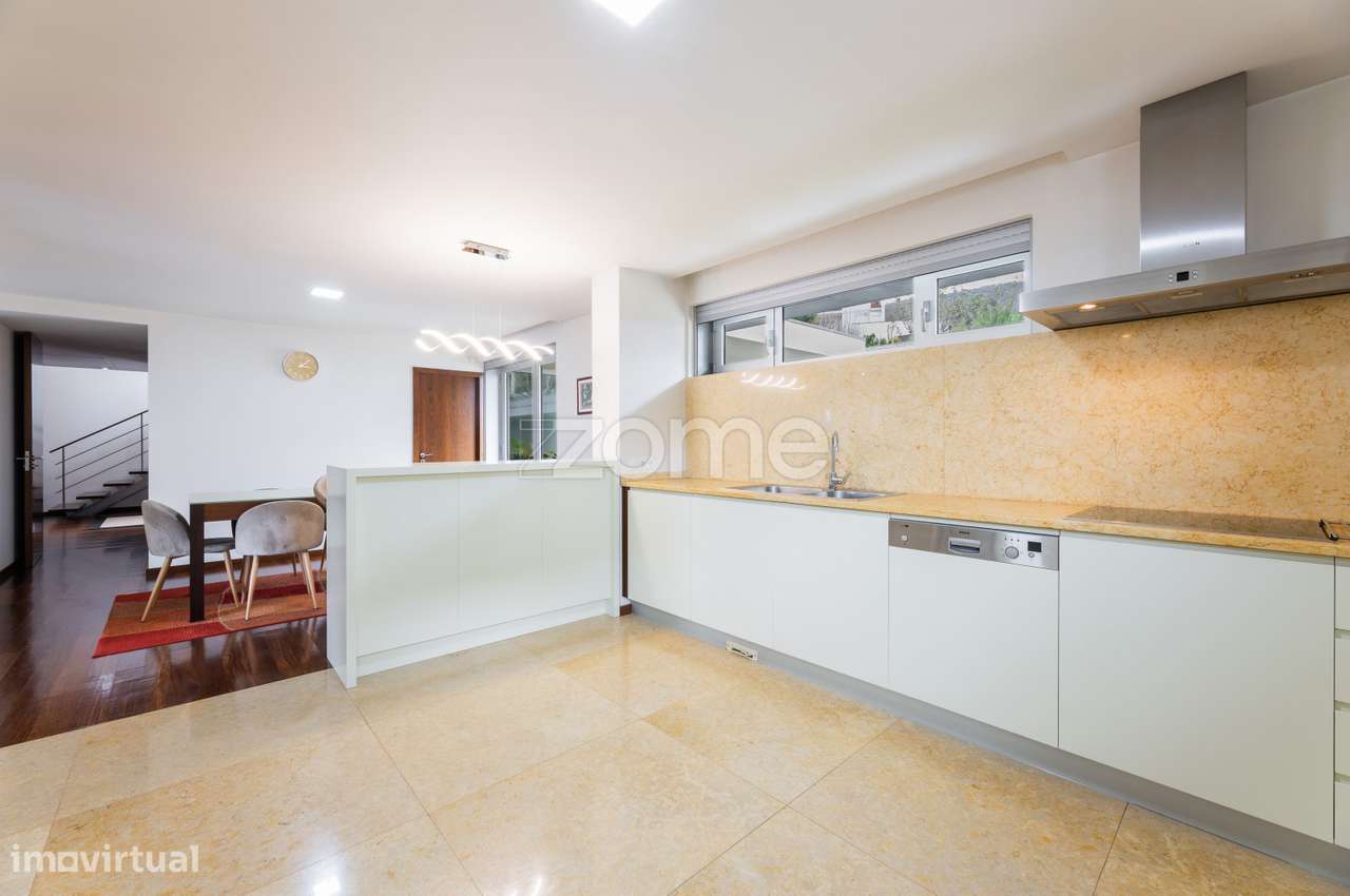 Moradia individual de dois pisos, localizada na freguesia de Fraião - Grande imagem: 3/60