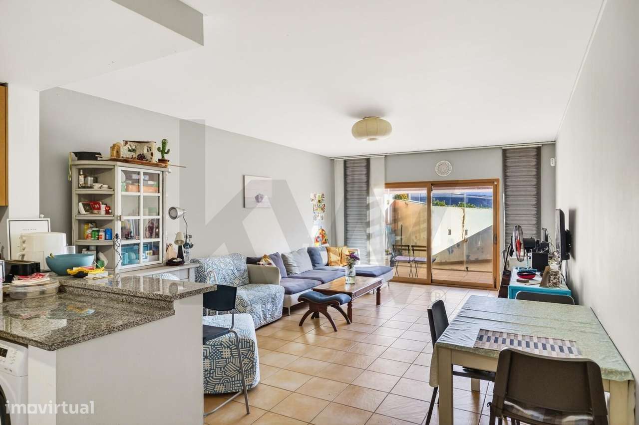 T1 com terraço e 2 estacionamentos a poucos minutos da Praia de São Ju - Grande imagem: 2/29