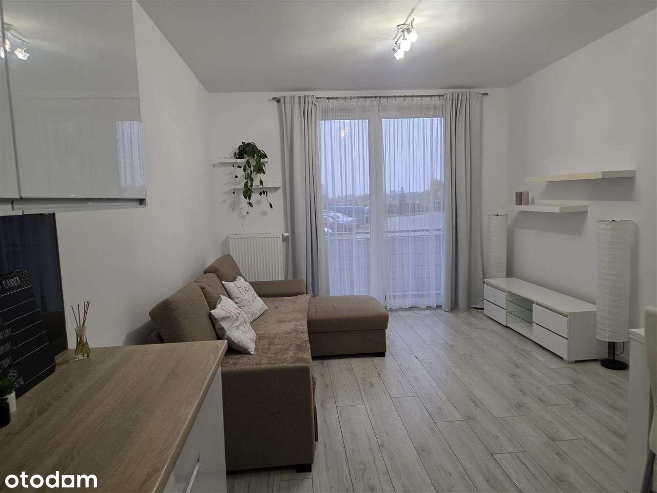 3 pok.z loggią w pełni umeblowane na Hallera.-4