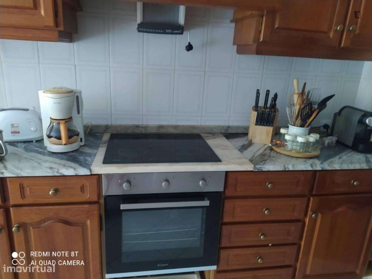 Quarto - localizado em Guimaraes - Grande imagem: 4/10