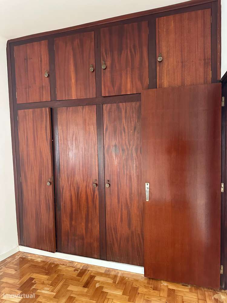 Apartamento T3+2, com 3 casas de banho e garagem-7