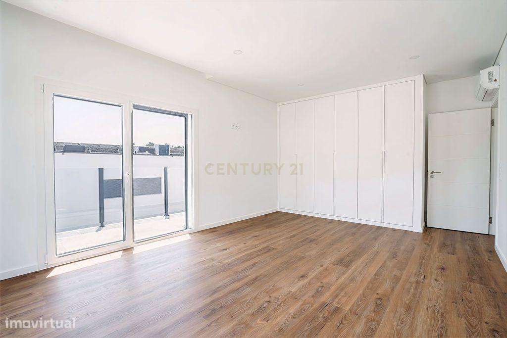 Moradia T4+1 de Luxo - Sobreda - Charneca de Caparica-21