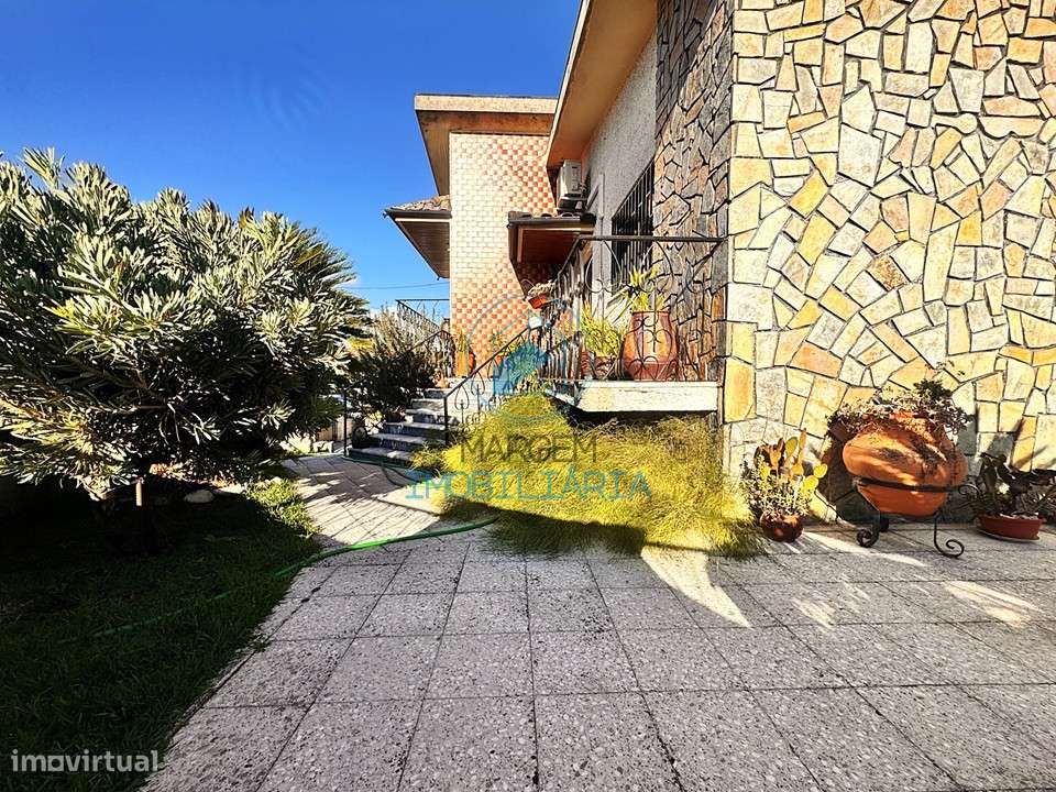 Moradia T3 com jardim e terreno | Lousado-25