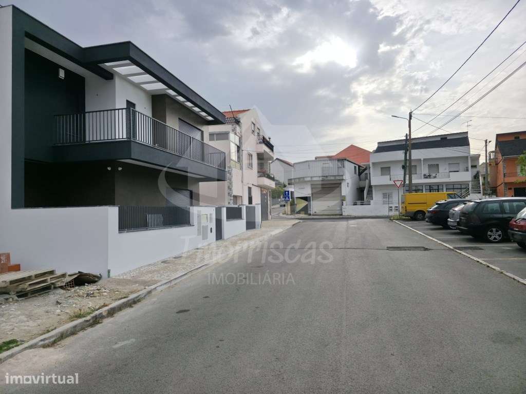 Moradia T3+1 na Portela de Azóia, em Santa Iria de Azóia-3