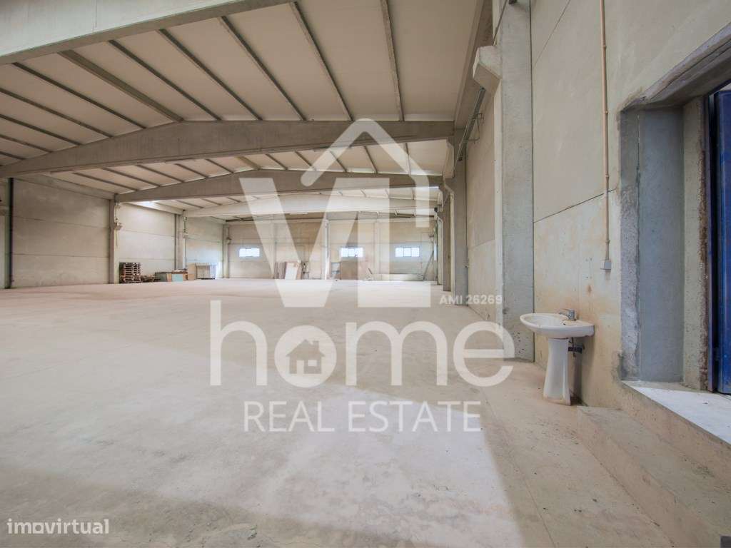 Armazém Industrial de Grande Dimensão - Localização Estratégica-8