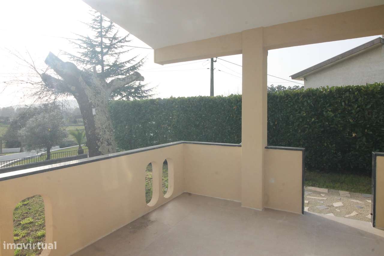 Excelente Moradia T4 em Cervães-22